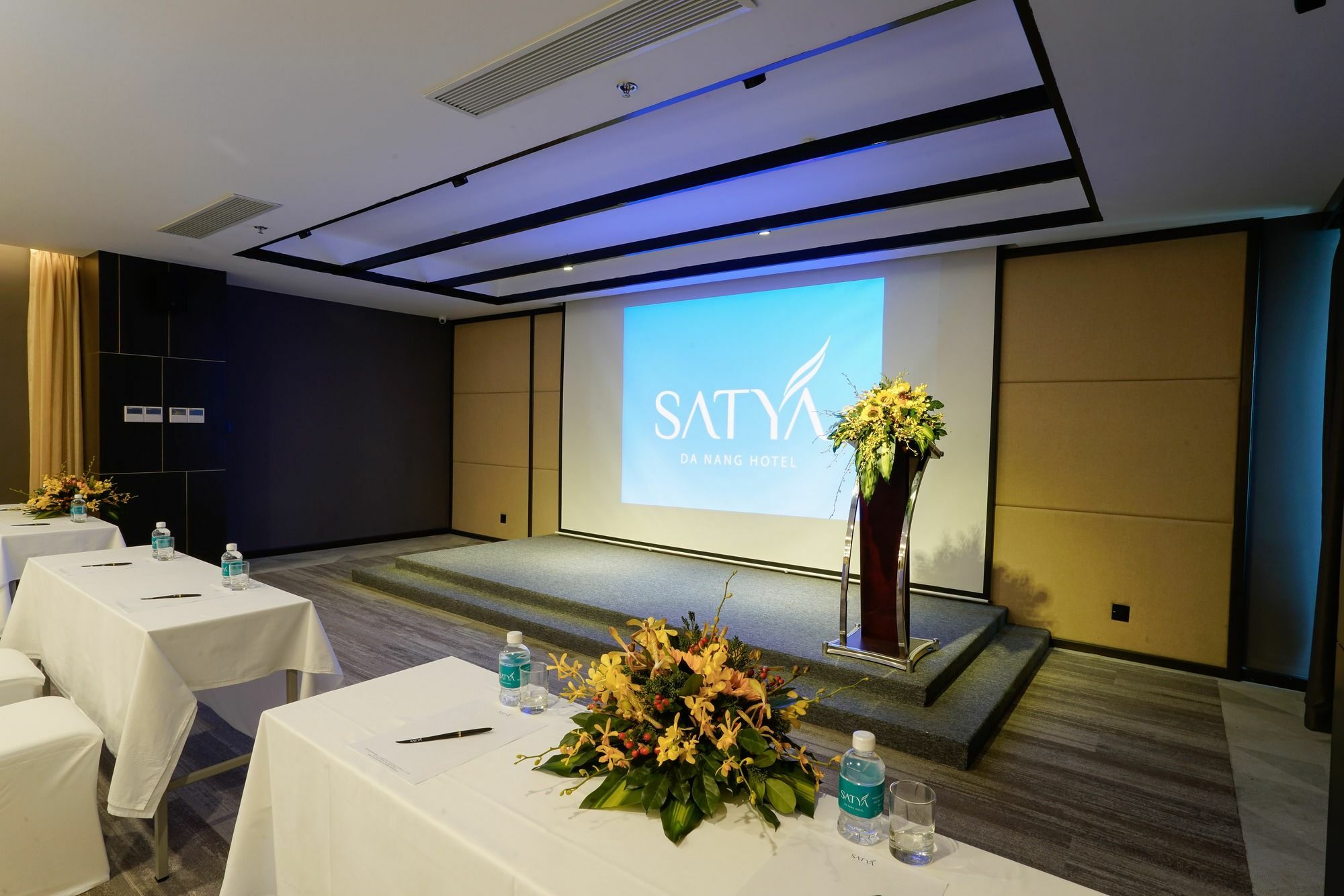 Satya Da Nang Hotel Han Market Exterior foto